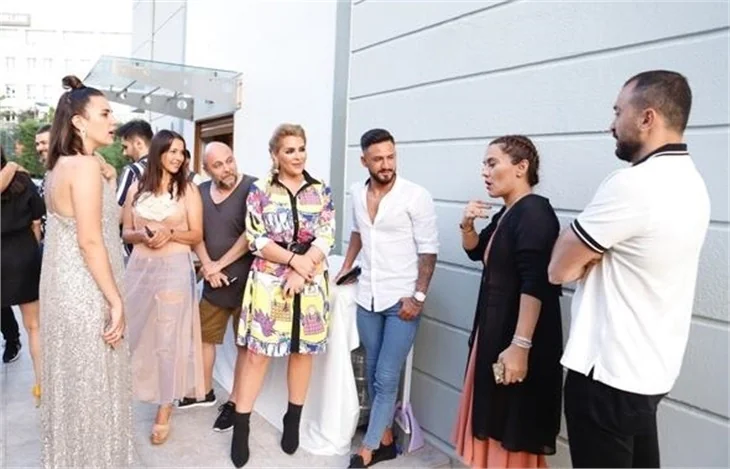 Buse Varol'dan eşi Alişan'a sürpriz doğum günü partisi!