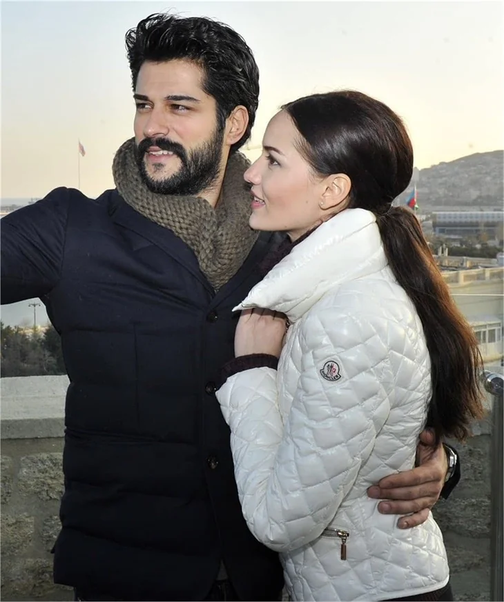 Burak Özçivit, ailesini ilk kez yalnız bırakacak!