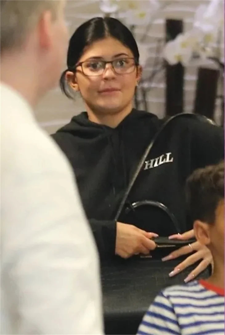 Kylie Jenner makyajsız haliyle şoke etti!