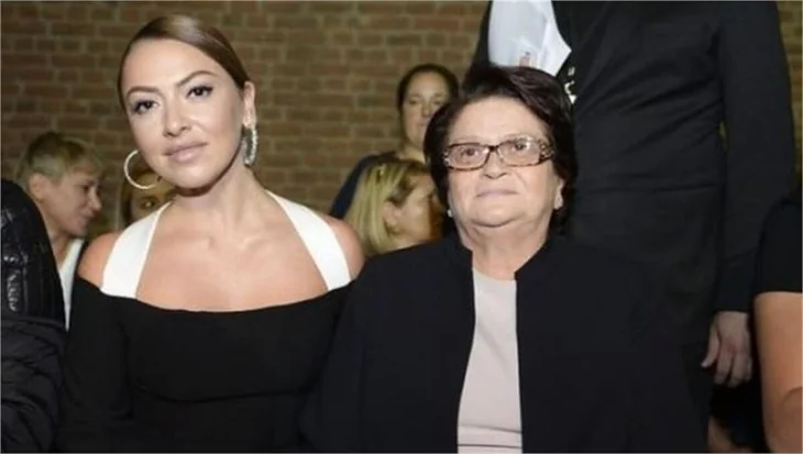 Hadise'den annesine büyük jest! Kesenin ağzını açtı...