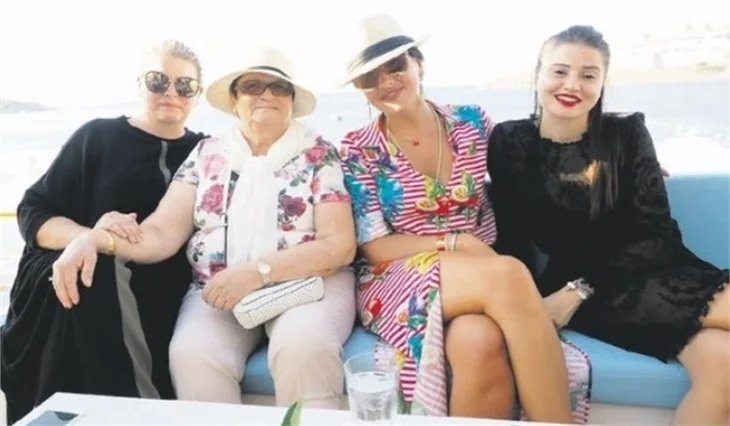 Hadise'den annesine büyük jest! Kesenin ağzını açtı...