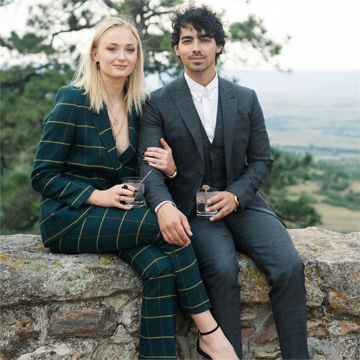 Game of Thrones'un yıldızı Sophie Turner ile Joe Jonas, ikinci kez evlendi!