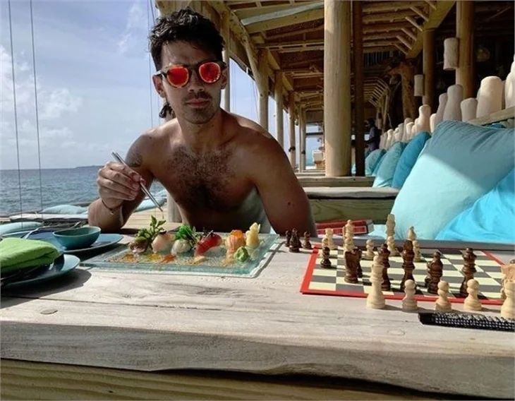 Sophie Turner ve Joe Jonas balayında! Maldivler'den İtalya'ya...