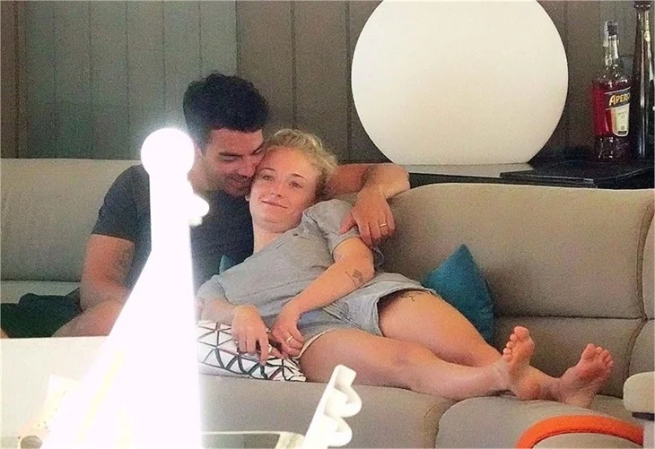 Sophie Turner ve Joe Jonas balayında! Maldivler'den İtalya'ya...