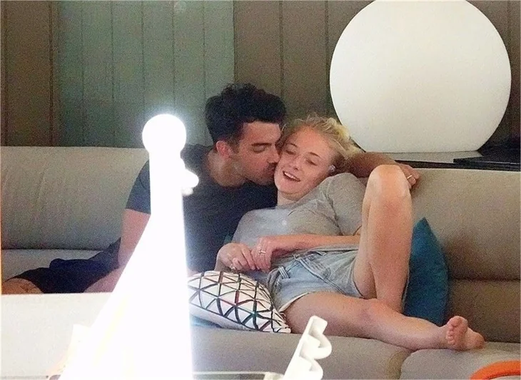 Sophie Turner ve Joe Jonas balayında! Maldivler'den İtalya'ya...