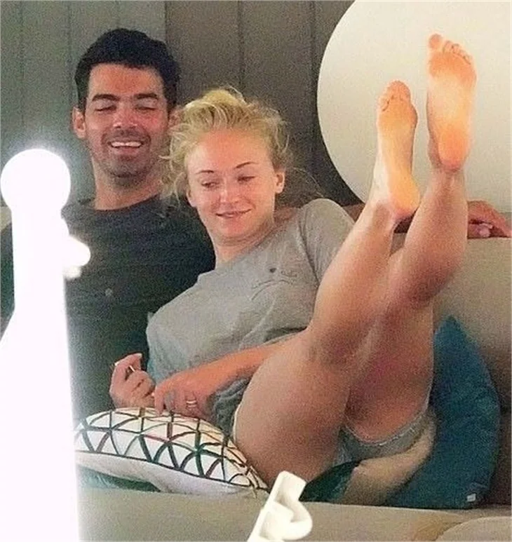 Sophie Turner ve Joe Jonas balayında! Maldivler'den İtalya'ya...