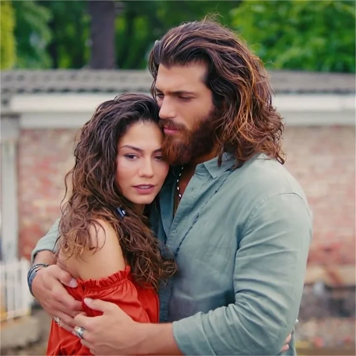 Demet Özdemir ile Can Yaman'ın ayrılık iddiasını güçlendiren detaylar!
