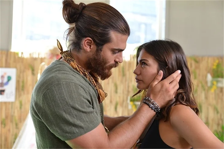 Demet Özdemir ile Can Yaman'ın ayrılık iddiasını güçlendiren detaylar!