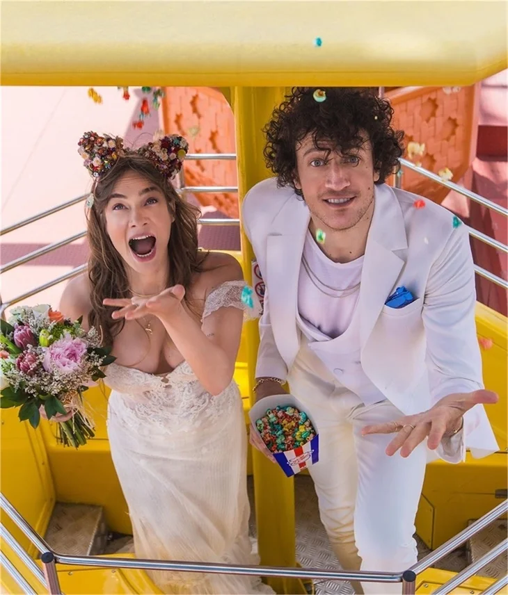 Müge Boz ve Caner Erdeniz'in romantik pozuna takipçilerinden tam not!