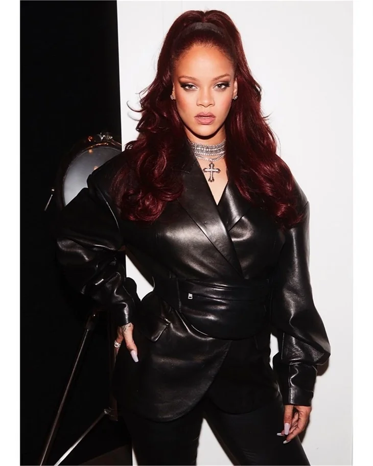 Rihanna'ya tıpa tıp benzeyen kız ortalığı karıştırdı! "Ne zaman çocuk doğurdun?"
