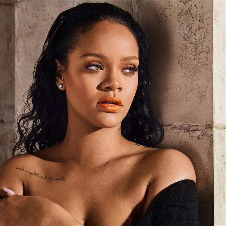 Rihanna'ya tıpa tıp benzeyen kız ortalığı karıştırdı! "Ne zaman çocuk doğurdun?"