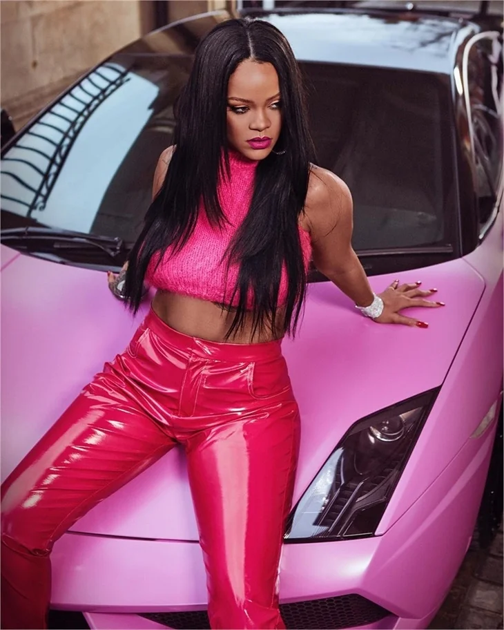 Rihanna'ya tıpa tıp benzeyen kız ortalığı karıştırdı! "Ne zaman çocuk doğurdun?"
