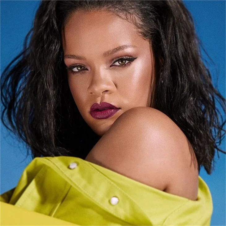 Rihanna'ya tıpa tıp benzeyen kız ortalığı karıştırdı! "Ne zaman çocuk doğurdun?"