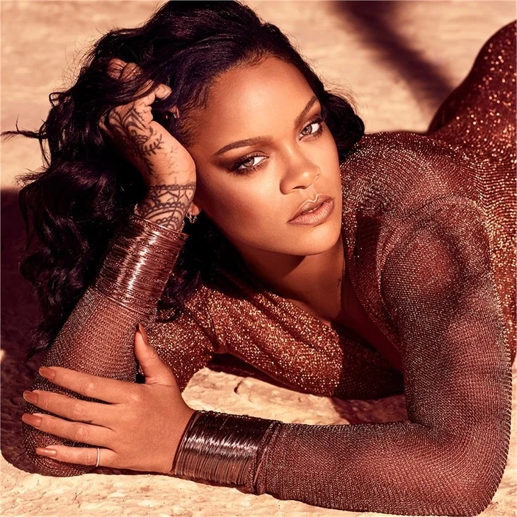 Rihanna'ya tıpa tıp benzeyen kız ortalığı karıştırdı! "Ne zaman çocuk doğurdun?"