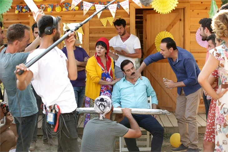 'Kalk Gidelim' başlıyor! Dizi ekibi sete çıktı!