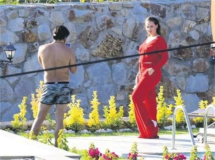 Burak Özçivit-Fahriye Evcen çiftinin oğulları Karan ilk kez görüntülendi!