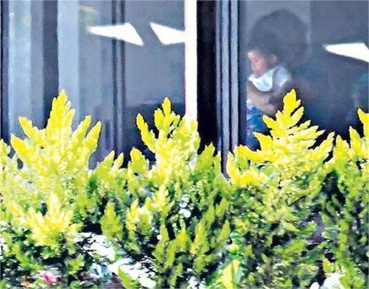 Burak Özçivit-Fahriye Evcen çiftinin oğulları Karan ilk kez görüntülendi!
