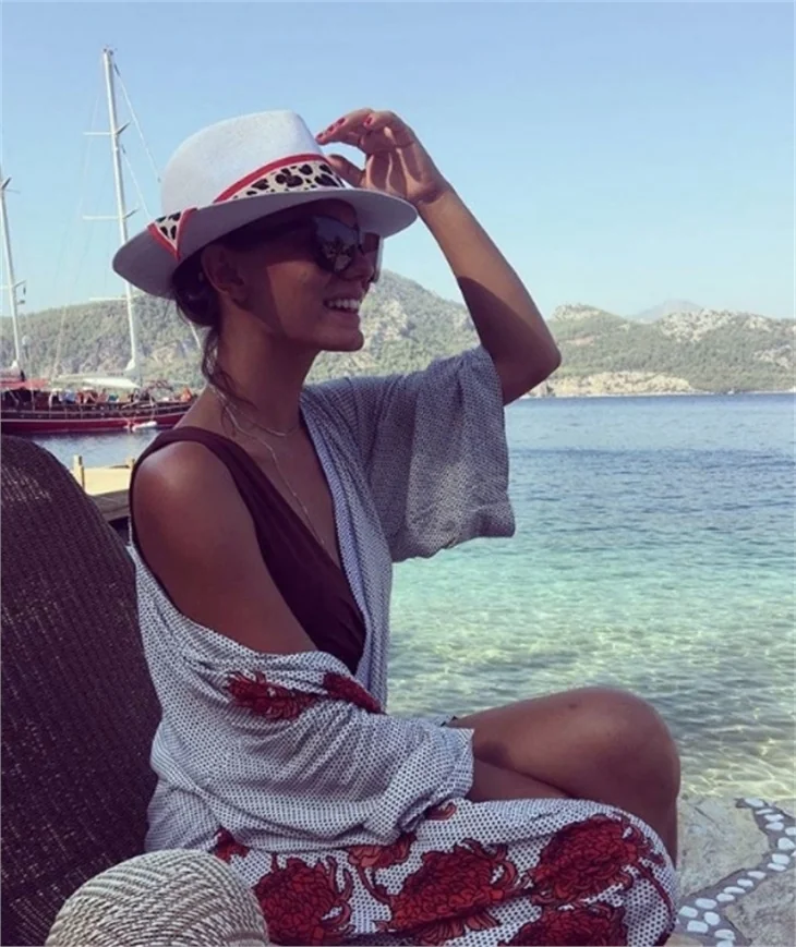 Can Yaman ve Demet Özdemir birlikte tatil mi yapıyor?