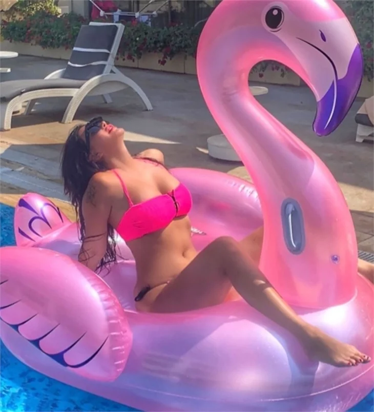 Ebru Polat'tan yaz pozları!
