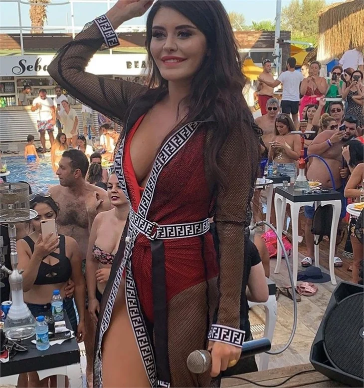 Ebru Polat'tan yaz pozları!