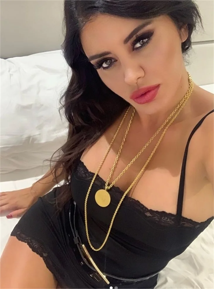 Ebru Polat'tan yaz pozları!