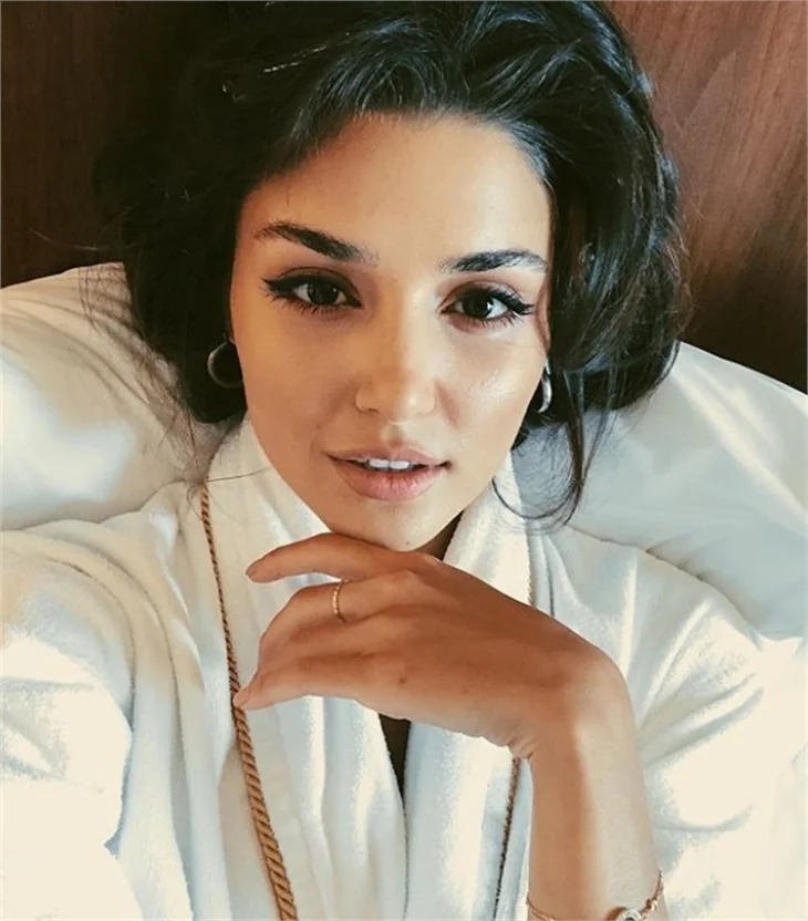 Hande Erçel'e 1 Milyon beğeni!