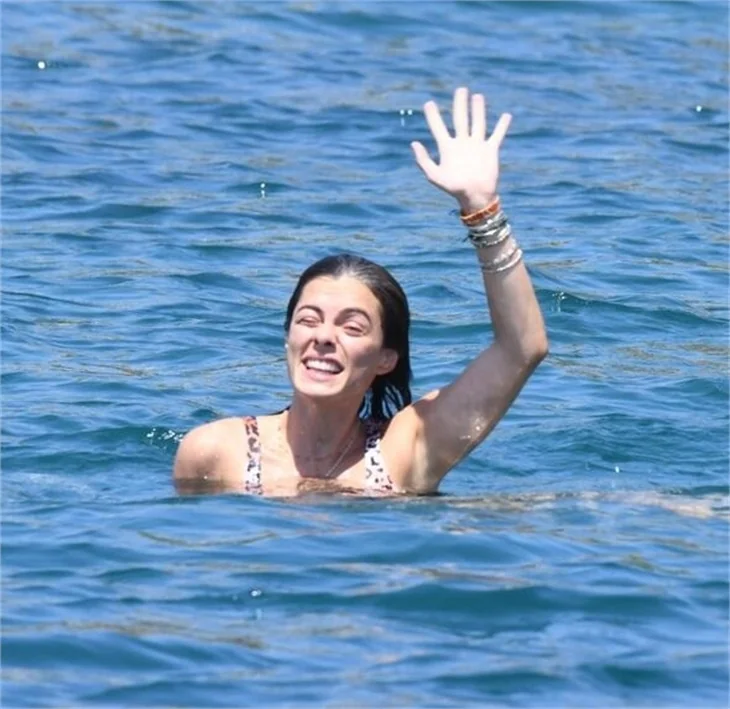 Özge Özpirinçci'nin fiziğine tam not!