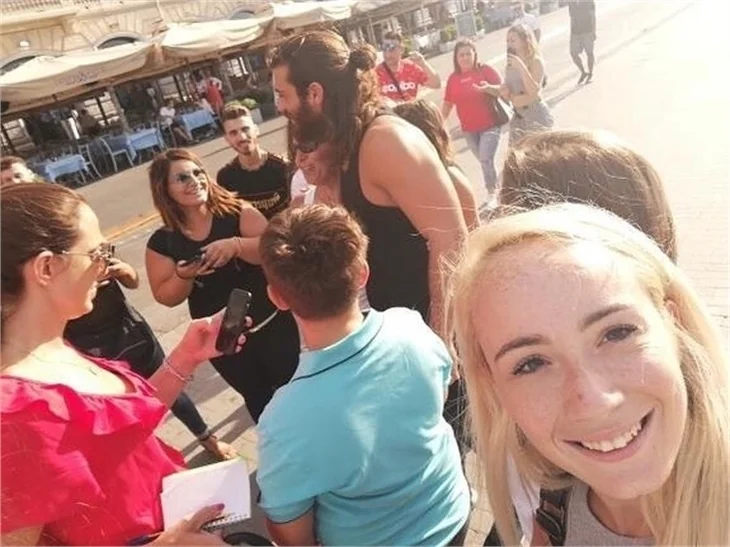 İtalya'da Can Yaman izdihamı!