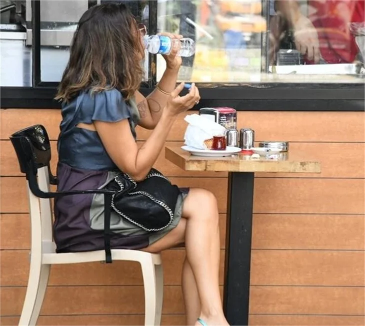 Şebnem Dönmez az kalsın boğuluyordu!