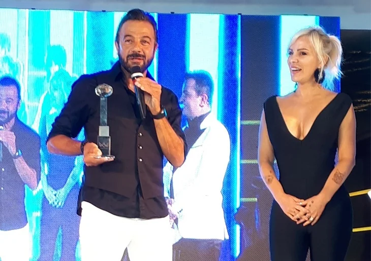 Kerem Alışık sezona ödülle başladı!