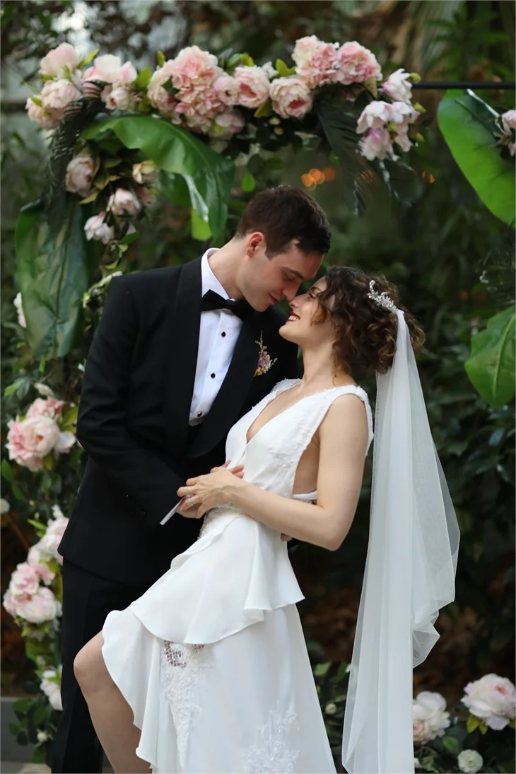 Sürpriz nikah! Seren Şirince evlendi!