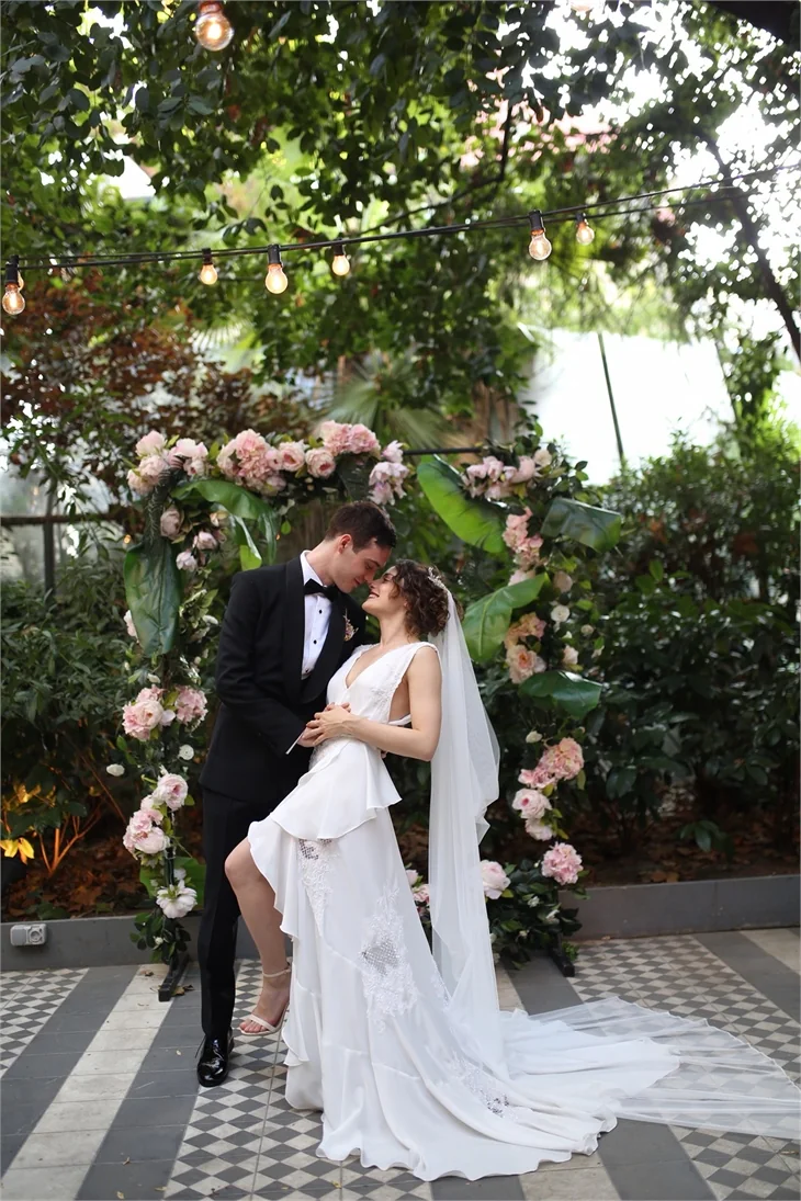 Sürpriz nikah! Seren Şirince evlendi!