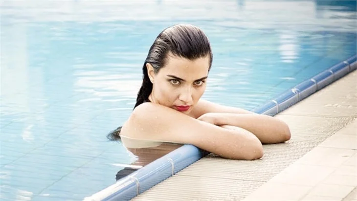 Tuba Büyüküstün, Paris’te ‘ev’lendi!