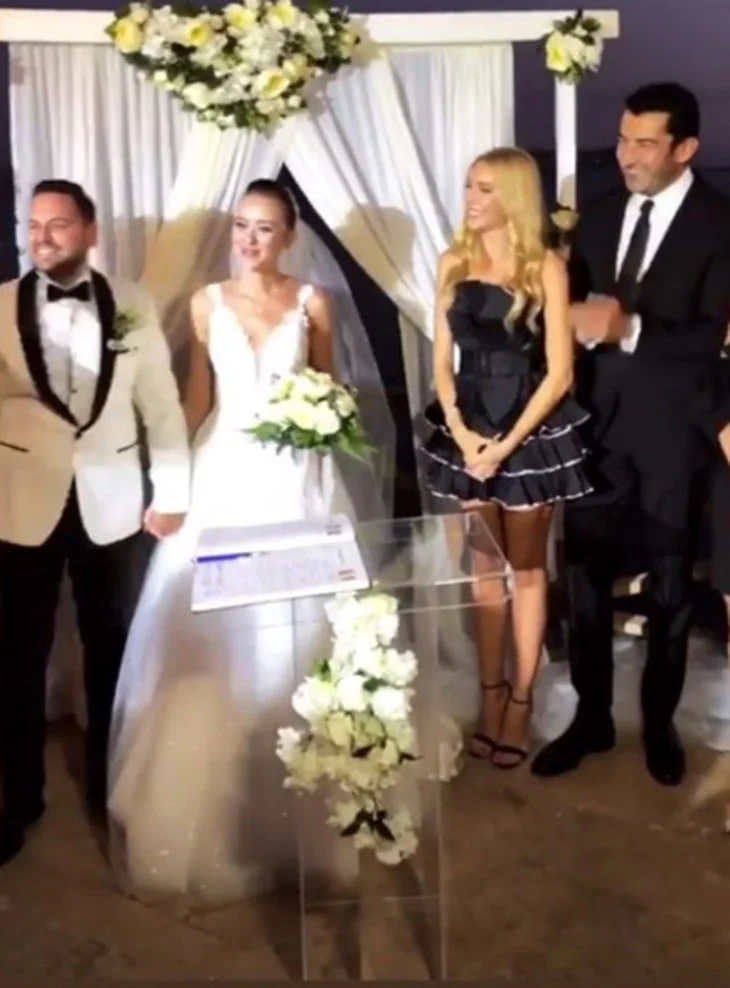 Sinem Kobal'ın aile saadeti!