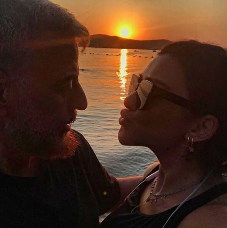 Ünlülerden Eylül'e özel pozlar!