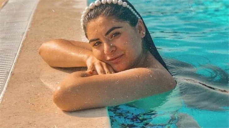 Müzmin gelin adayı Hanife'den 'mayolu' paylaşım