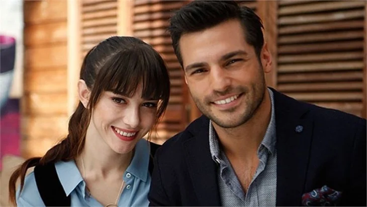 Serkan Çayoğlu ve Özge Gürel'den hayranlarını sevindiren haber!