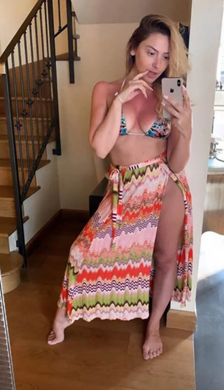 Hadise bikinili paylaşımlara devam ediyor!