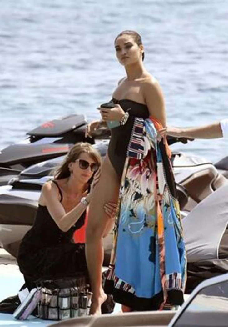 Shanina Shaik Mykonos'u fethetti!