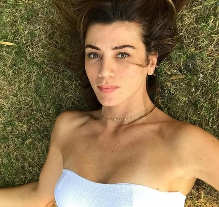 Gökçe Bahadır'dan makyajsız paylaşım!