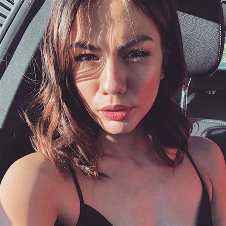 Demet Özdemir sevgilisi Twitter'ı salladı!