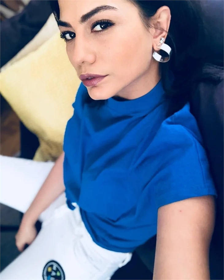 Demet Özdemir sevgilisi Twitter'ı salladı!