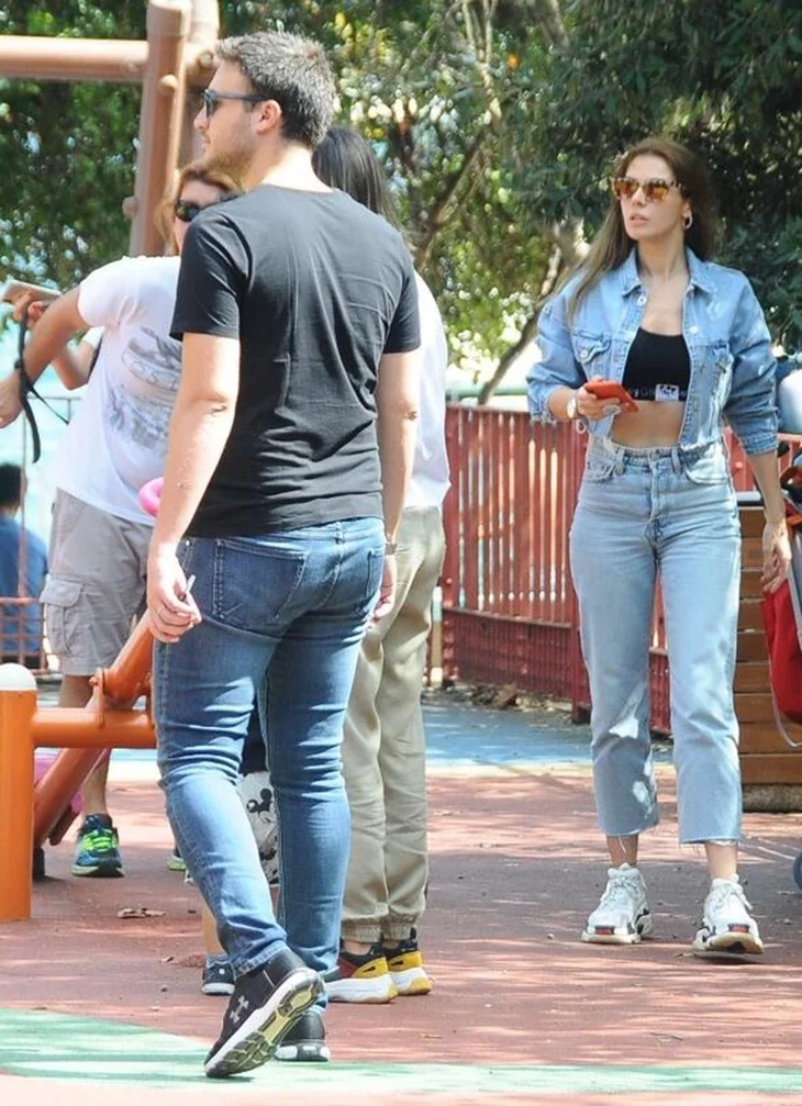 Hatice Şendil her yerde şık!