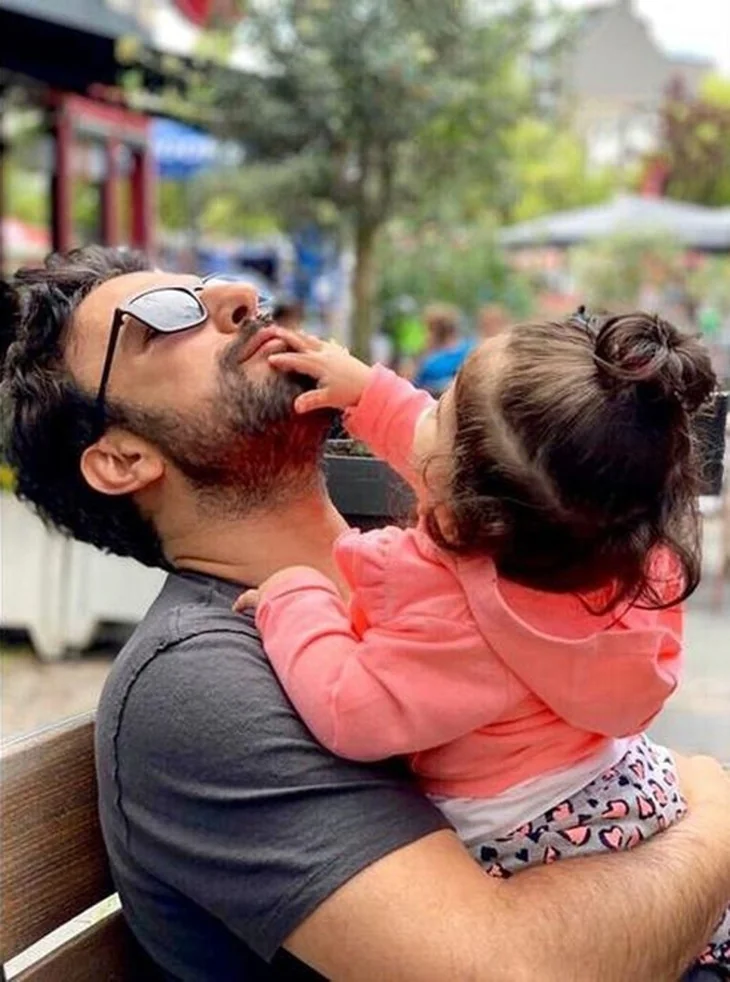 Tarkan kızı olmadan adım atmıyor!