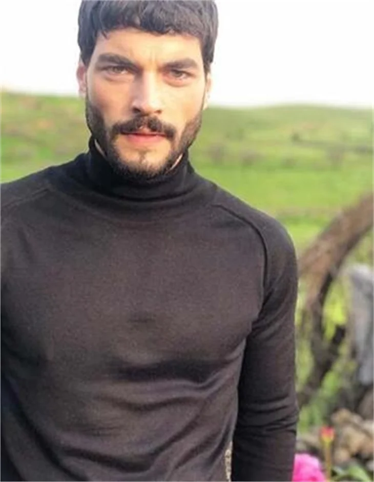 Akın Akınözü'nün eski hali şoke etti!