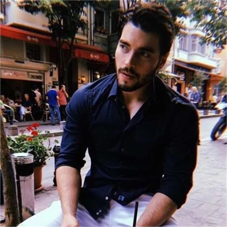 Akın Akınözü'nün eski hali şoke etti!