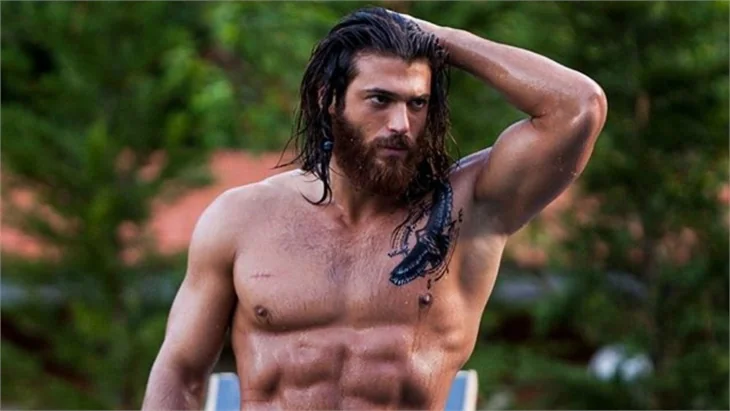 Can Yaman askerlik öncesi dünya turuna çıkıyor!