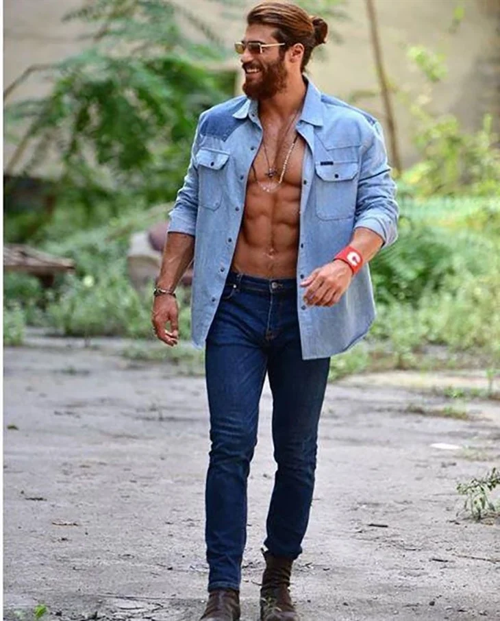 Can Yaman askerlik öncesi dünya turuna çıkıyor!
