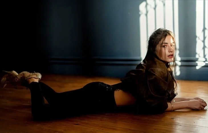 Hazal Kaya'nın bilinmeyenleri!
