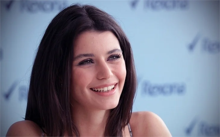 Beren Saat o dizide de oynamış...